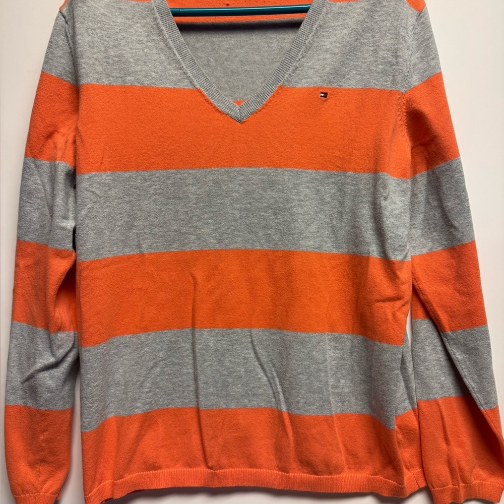 Tommyβ Hilfiger Orange and Gray V-Neck Sweater